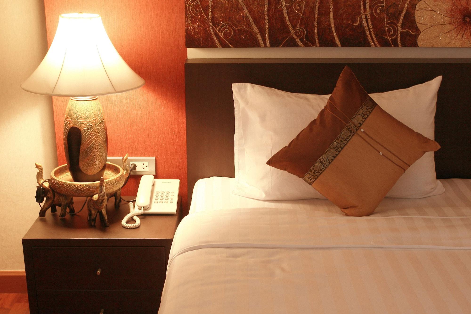 Mirth Sathorn Hotel Бангкок Екстер'єр фото