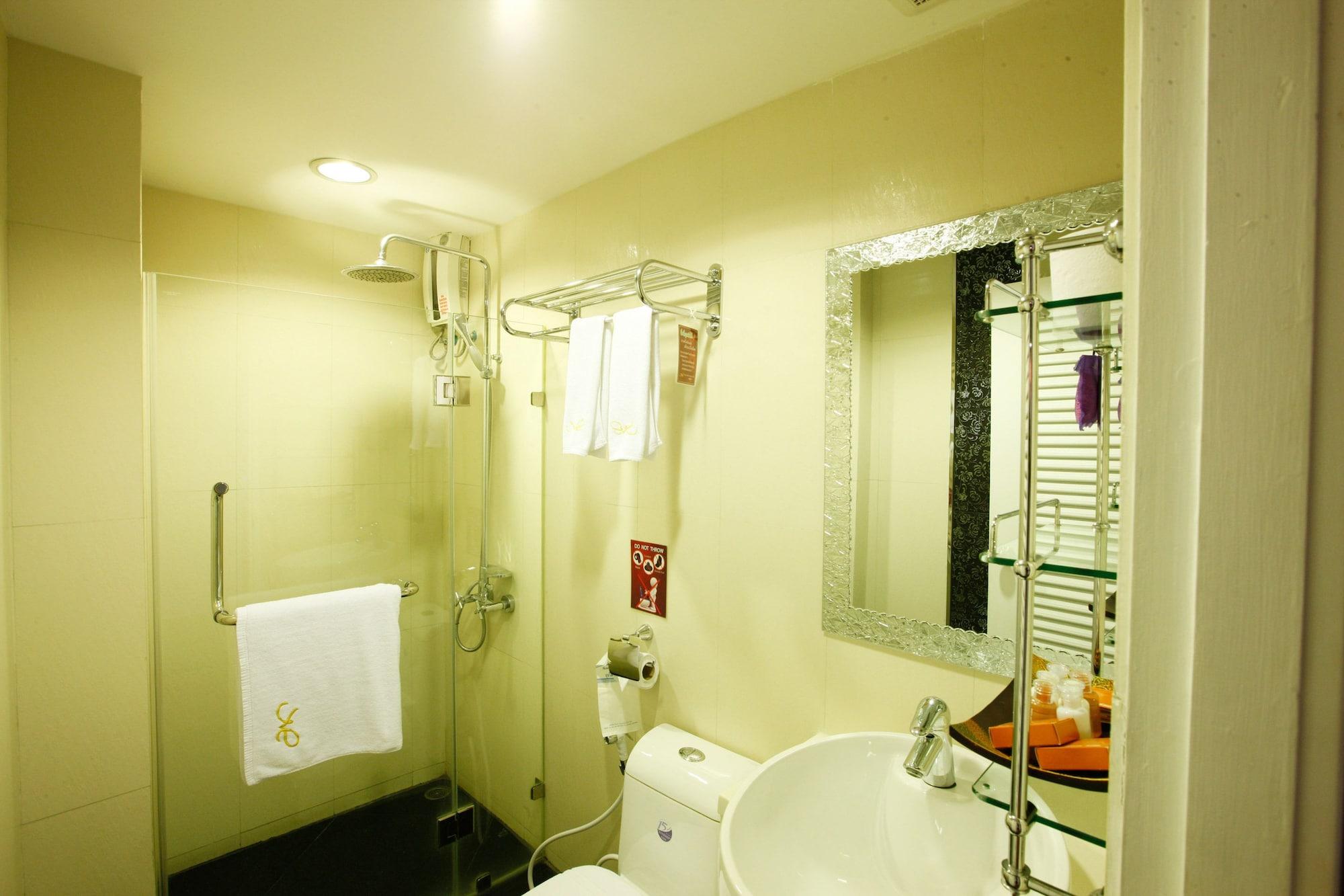 Mirth Sathorn Hotel Бангкок Екстер'єр фото