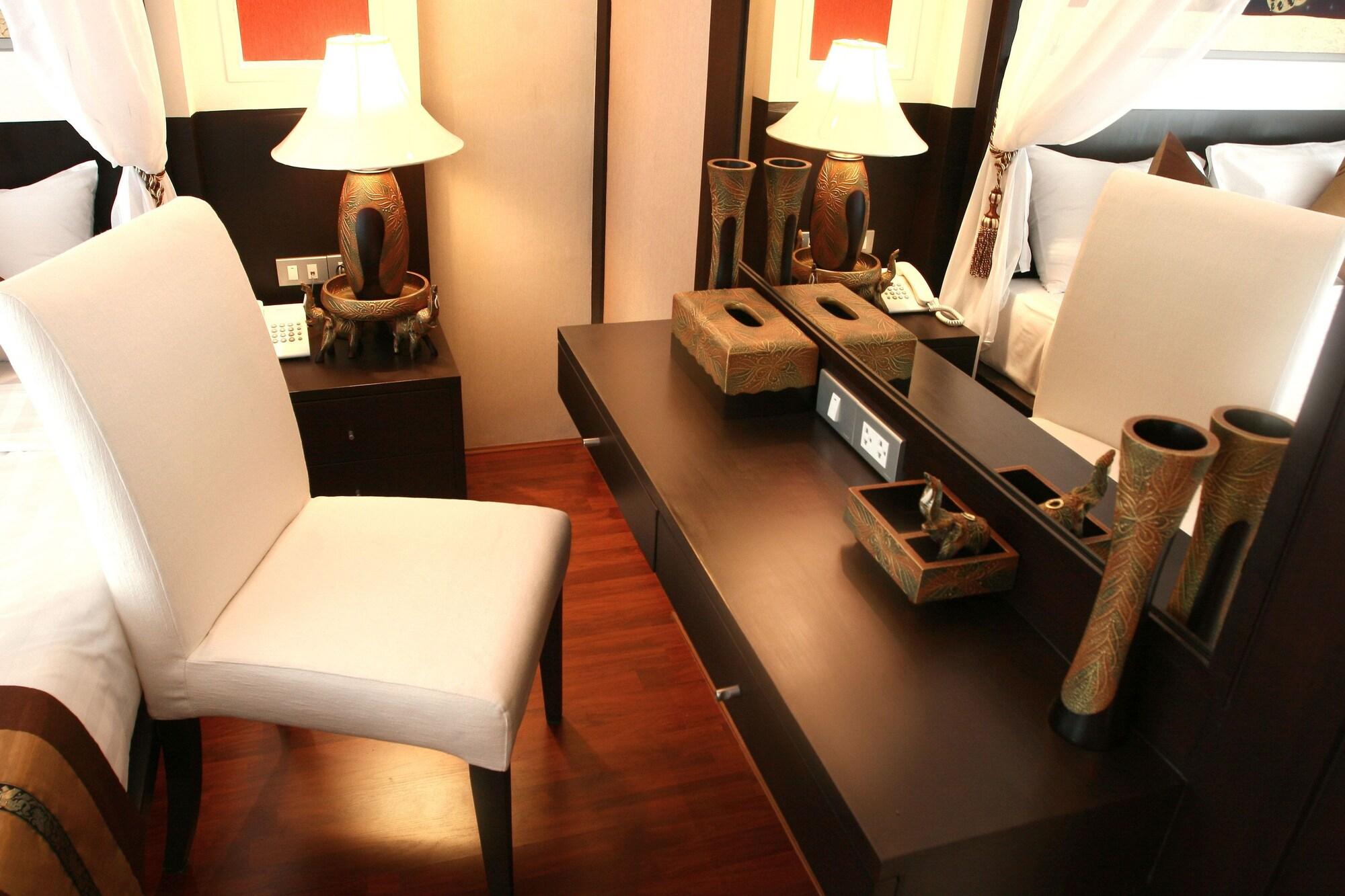Mirth Sathorn Hotel Бангкок Екстер'єр фото
