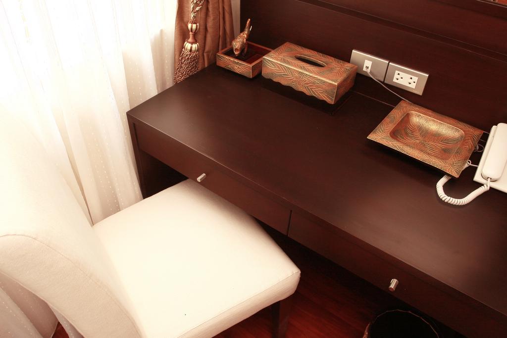 Mirth Sathorn Hotel Бангкок Екстер'єр фото