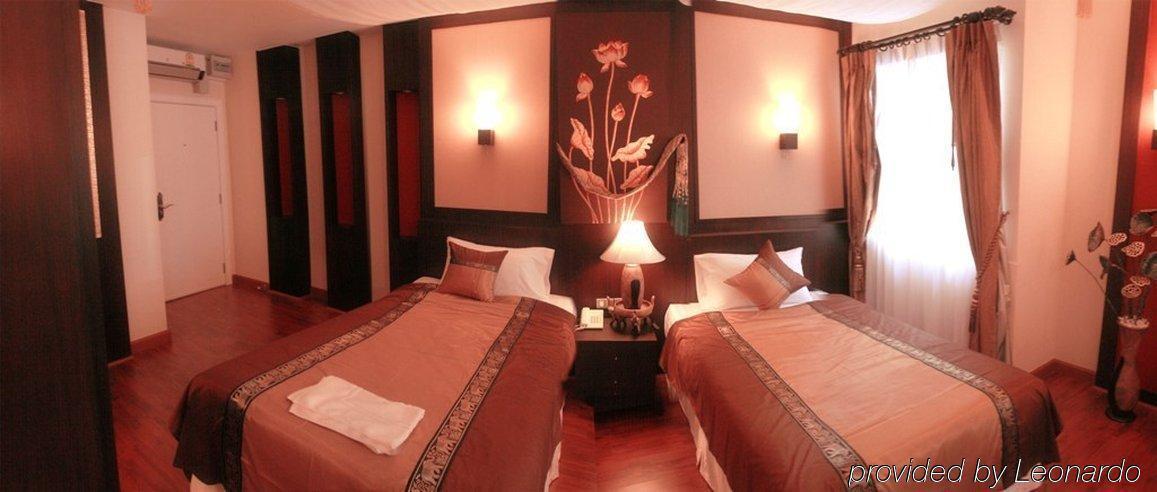 Mirth Sathorn Hotel Бангкок Екстер'єр фото